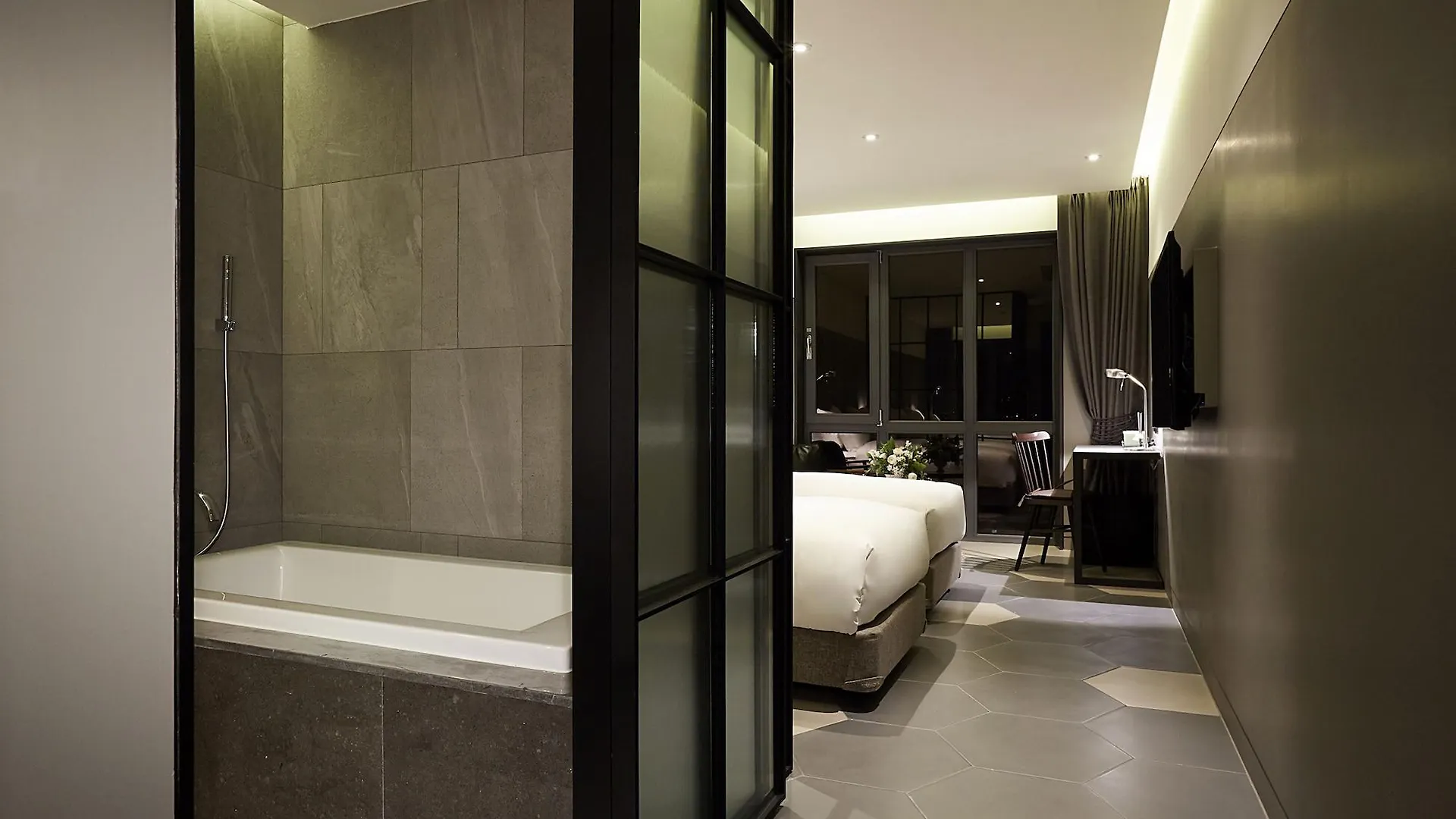 9 Brick Hotel Seoul 3*,  South Korea